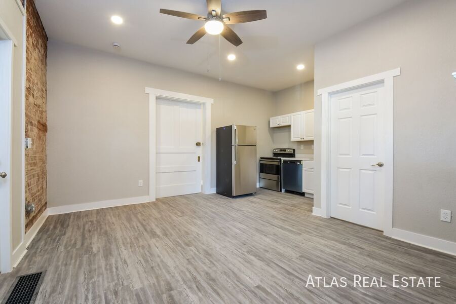 Building Photo - 1220 Corona St