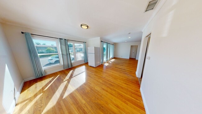 Building Photo - Huge House on Art St!! (Lease out, pending...