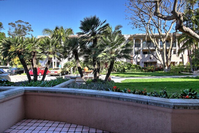 Building Photo - Lovely ground floor unit at the incredible El Escorial! Santa Barbara:)