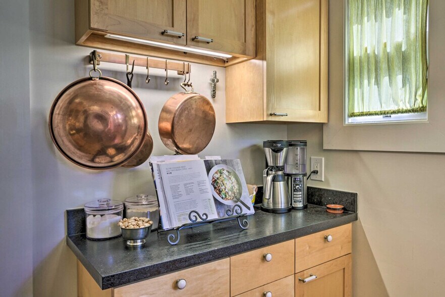 Building Photo - 241 Ashbury St