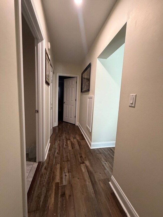 Building Photo - Beautifully Updated 3 bedroom/2 bath - 11th Place Condominiums Unit #2003 Available August 2026 $...