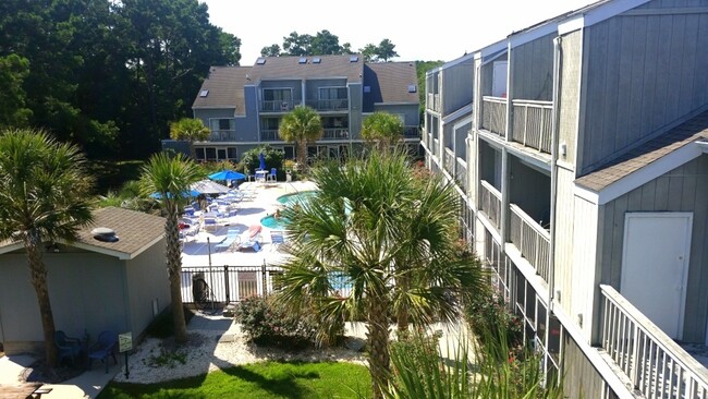 Building Photo - Golf Colony Unit 13E - STUDIO