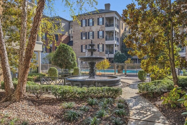 Building Photo - 307 Seven Springs Way