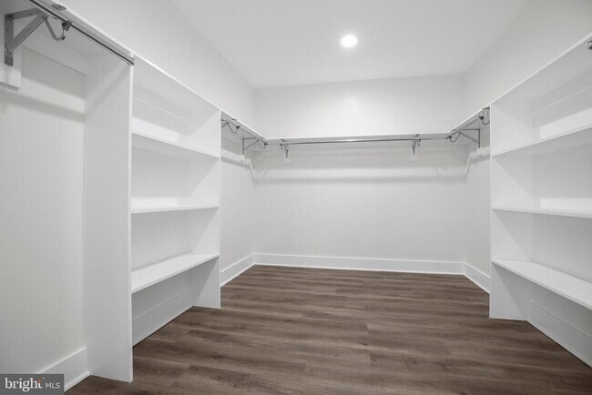 Building Photo - 10302 Laurel Ridge Way