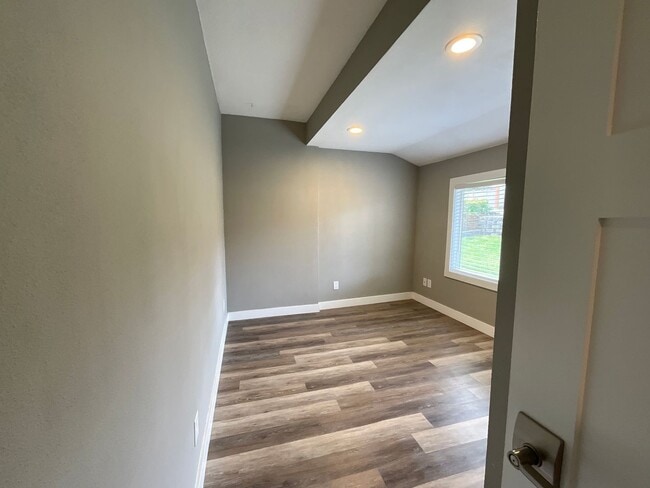 Building Photo - 3 Bedroom Home with Beautiful Upgrades in Everett