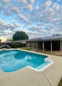 Building Photo - 6012 Highcrest Dr