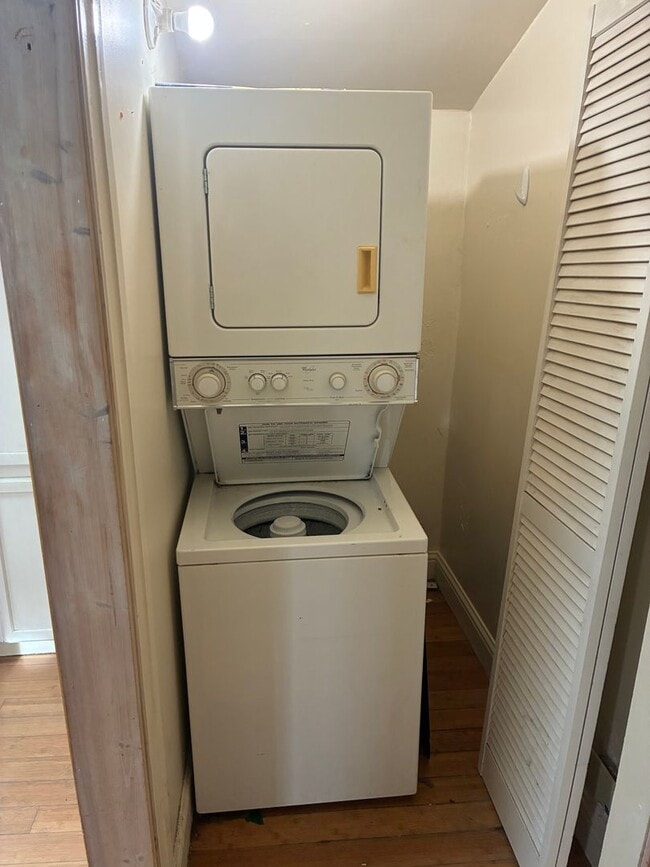 Building Photo - 3260 West End Rd