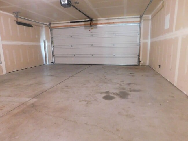 Building Photo - Home in Dove Creek Subdivision