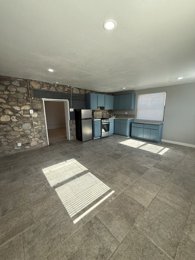 Building Photo - 4410 Trowbridge Dr
