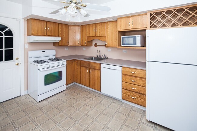 Building Photo - Todd Estates Home near UofD - Showing Wednesday 5/6 12pm-12:30pm