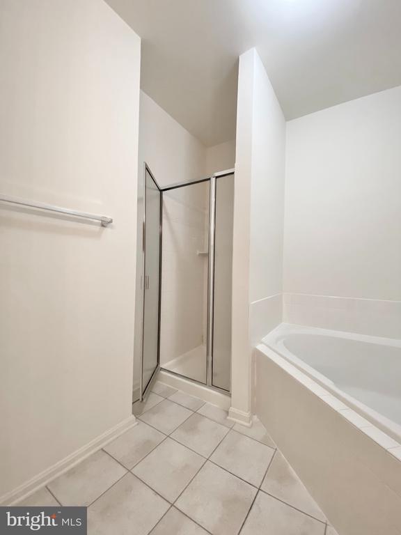 Building Photo - 2663 Manhattan Pl