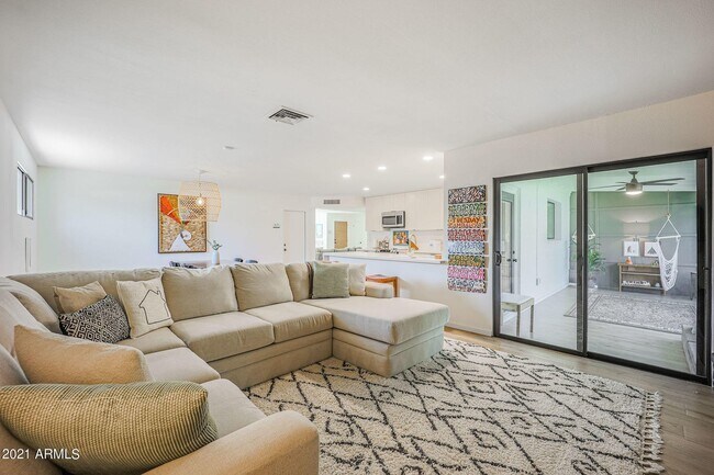 Building Photo - 8133 N 16th Dr