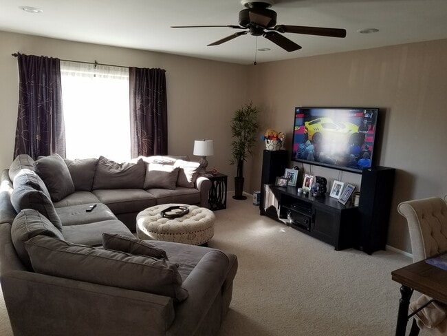 Building Photo - 1295 N Sterling Ave