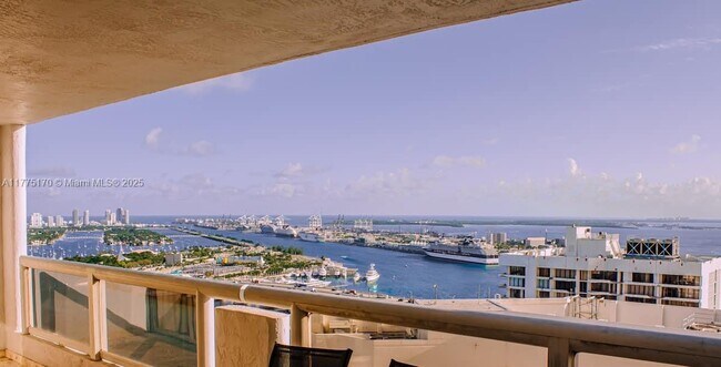 Building Photo - 1717 N Bayshore Dr