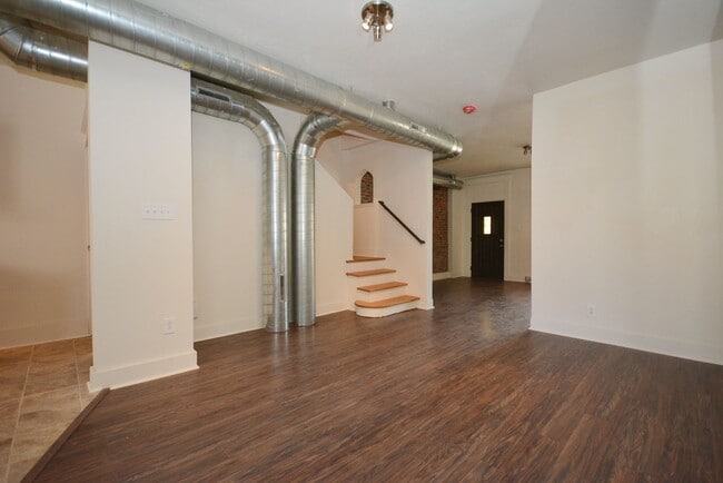 Building Photo - SPACIOUS AND MODERN HOUSE IN OAKLAND AVAILABLE AUGUST!