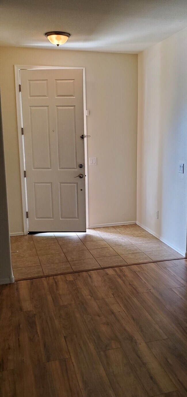 Building Photo - Beautiful 4-Bedroom Home For Rent in Queen...