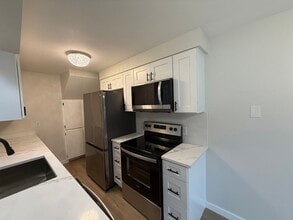 Building Photo - Beautifully Renovated 2 Bed/1.5 bath Condo Edmonds, WA. $2600/mo.