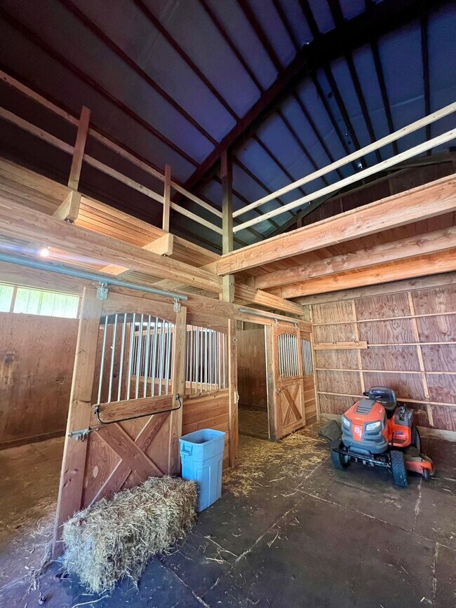 Building Photo - PENDING APPLICAITON; 3+ BD on 2 Acres - Barn Included