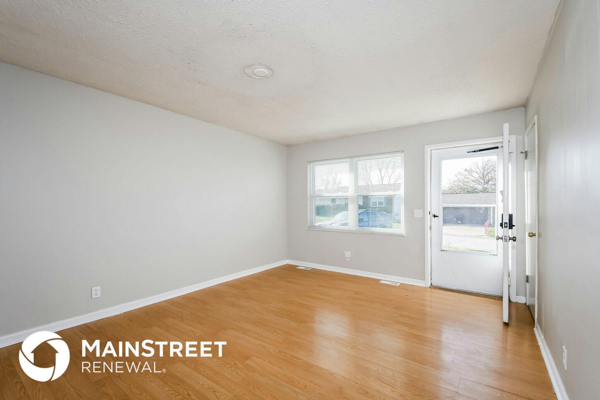 Building Photo - 1716 Springhill Dr