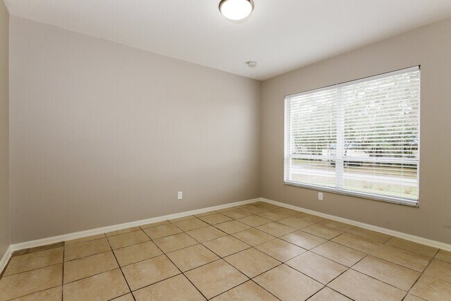 Building Photo - 9804 N Connechusett Rd