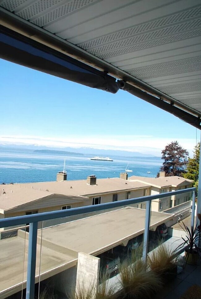 Building Photo - West Seattle Waterfront Condominium ~ West Beach Condominium