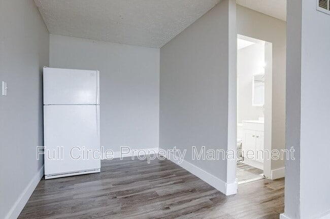 Building Photo - 1218 E St