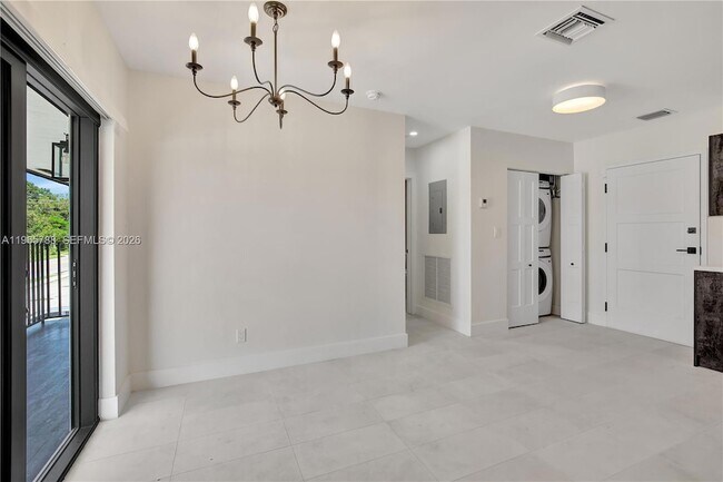 Building Photo - 5980 SW 40th Ave