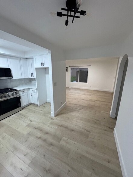 Building Photo - 8402 Larson Ave