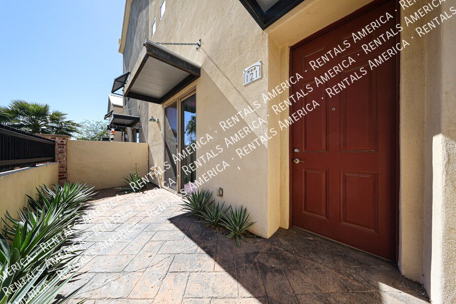 Building Photo - 1406 W Main St