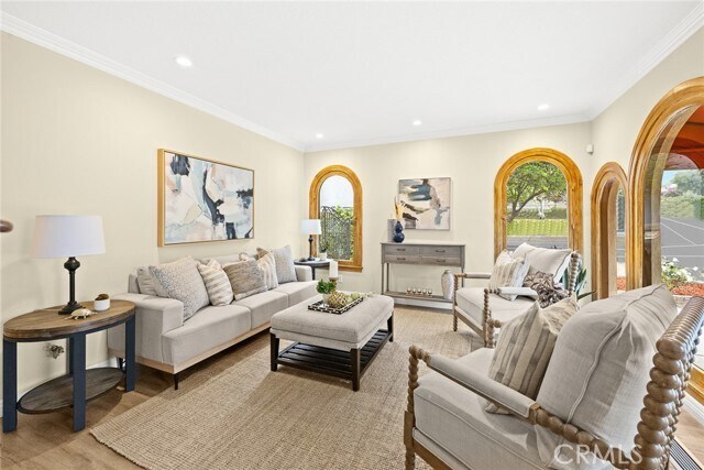 Building Photo - 1647 N Santa Anita Ave