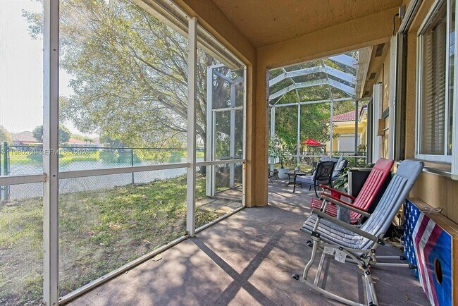 Building Photo - 1921 SE 16th Ave