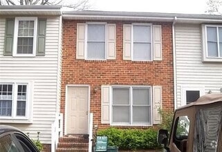 Building Photo - 2 bedroom/ 1.5 bath-Oak Hill
