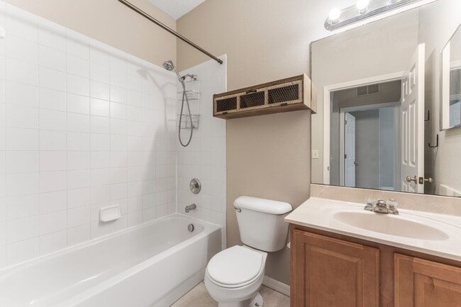 Building Photo - Absolutely stunning 3BR/2BA & 2-Car Garage home in highly sought-after Ballantrae community