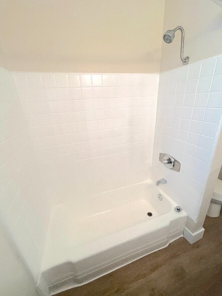 Building Photo - 638 Silverwood Ave