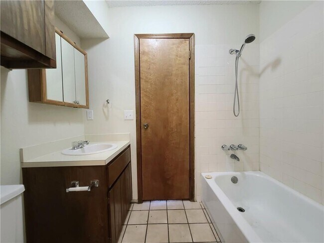 Building Photo - 235 Barrett Pl