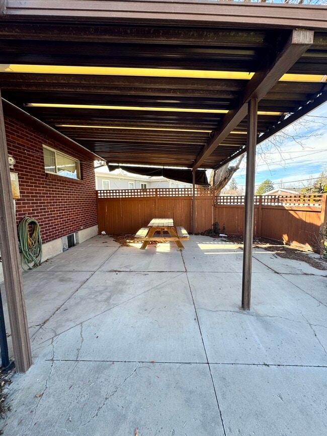 Building Photo - 2 Bed, 2 Bath Home