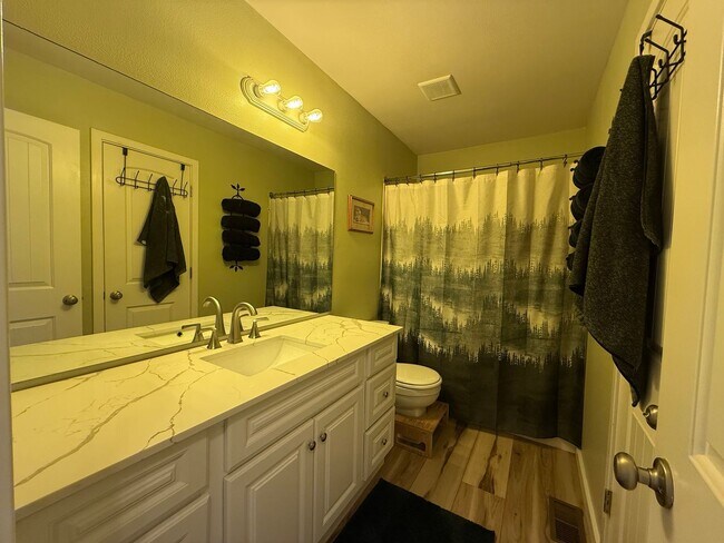 Building Photo - Updated 3 Bedroom Home with Mountain Views Close to Ft. Carson