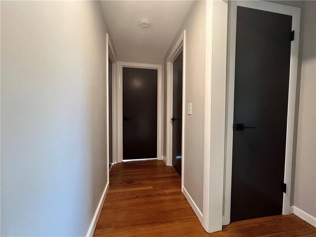 Building Photo - 143 Greenmeadow Cir