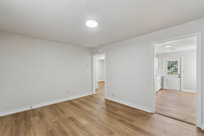 Building Photo - 912 SW 48th St