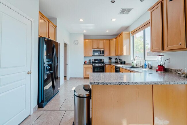 Building Photo - 1549 E Judi Pl