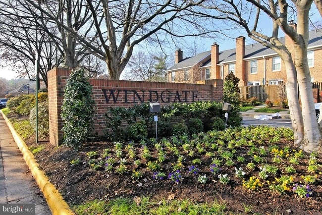 Primary Photo - 2616-H S Arlington Mill Dr