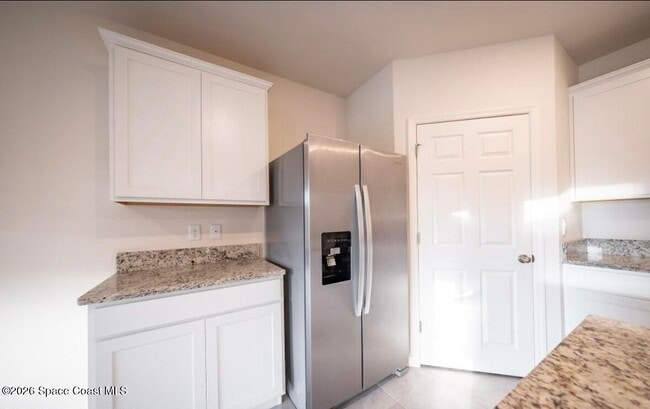 Building Photo - 487 Old Country