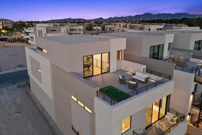 Building Photo - 4053 Heron Fairway Dr