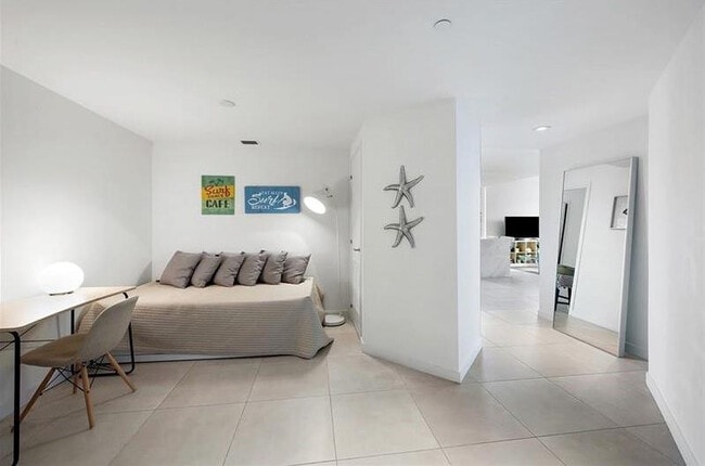 Building Photo - 401 N Birch Rd