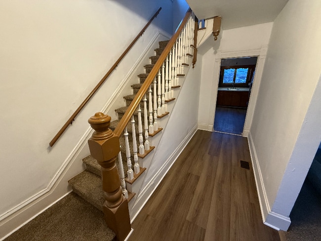 Building Photo - 109 College Ave