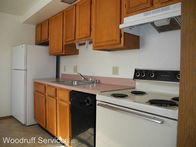 Building Photo - 609 E Campus Dr
