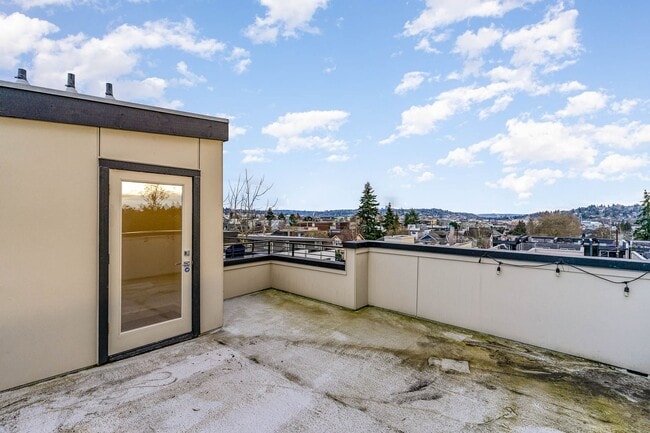 Building Photo - 3Bd/2.5Ba Seattle Home