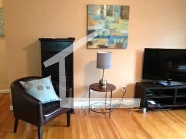 Building Photo - Modern 2 Bed on Gorgeous Brookline St. Heat and Hot Water Included.  No fee! Parking Available