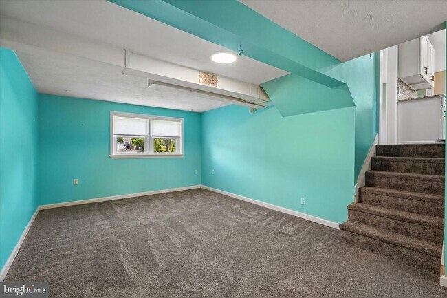 Building Photo - 2176 Meadowview Dr