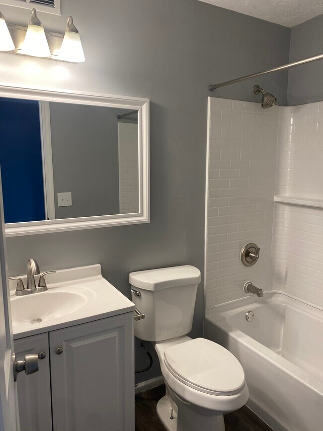 Building Photo - Sunbury Townhome